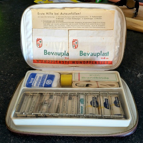 Trousse secours automobile - de,