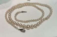 Joli collier ancien de 98 perles de culture fermoir or 18k Travai Français 46 cm