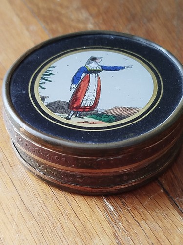 Boîte ancienne fixé - ancienne,