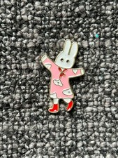 Pin's lapin émaillé - robe