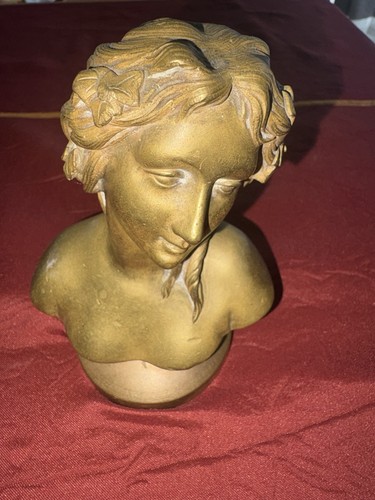 Buste femme personnage sur