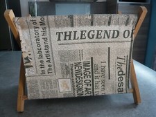 PORTE REVUES  EN BOIS ET TISSU Décor JOURNAUX - L x l x H : 37 x 23 x 28 cm