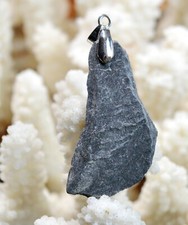 Ardoise bleue 38 carats - pendentif pierre naturelle - Nozay, France // CN35