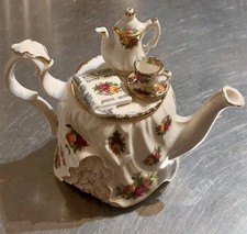 Rare Theiere ROYAL ALBERT