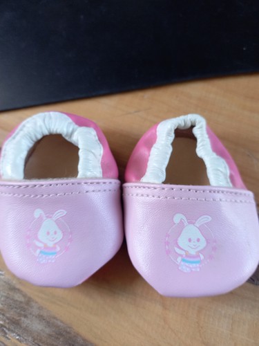 Paire chaussure pour - de,