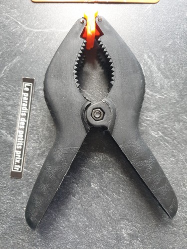 Pince étau plastique 1 - étau,