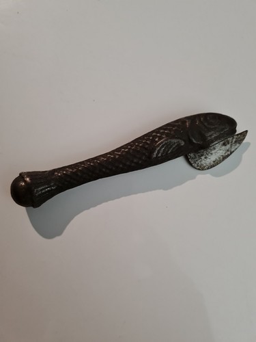 Couteau ouvre boite poisson - boite,