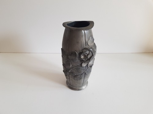 Vase étain motif fleur - en,