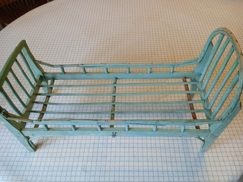Petit lit poupée ancien - petit, de