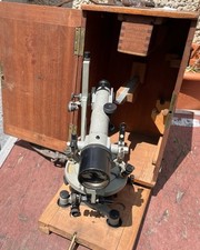 Tachéomètre autoréducteur