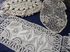 3 NAPPERONS OU DESSUS DE