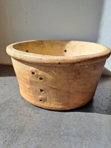 Ancienne faisselle egouttoir - ,
