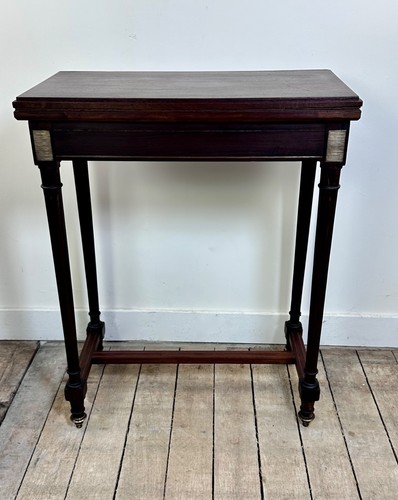 Table appoint à - table, d'appoint