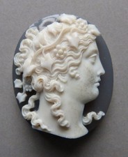 Superbe camée sur agate femme