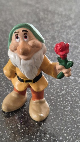 Figurine nain timide - figurine, rose