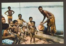 CAMEROON / CHILD DANCE SCHOOL, MUSICAL INSTRUMENT