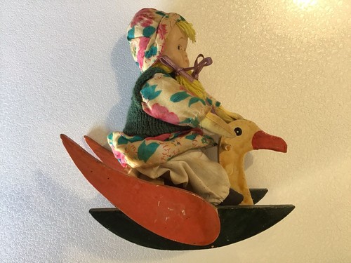Jolie poupée ancienne - poupée, sur