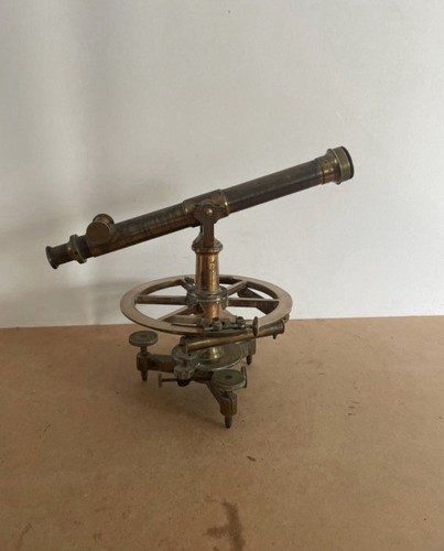 Ancien théodolite instrument - ancien,