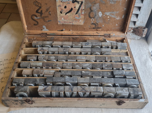 Ancienne grande boite - ancienne, de