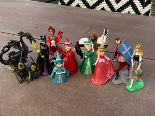 Lot figurines belle - 11, bois