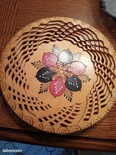 Une assiette bois pour - assiette, en