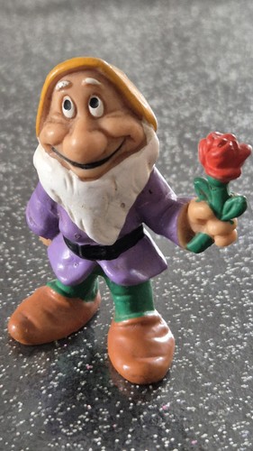 Figurine nain timide rose - timide,