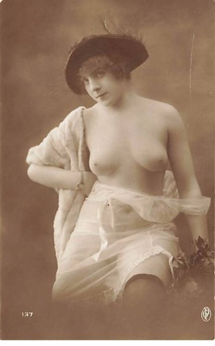 Nus jeune femme - -, en