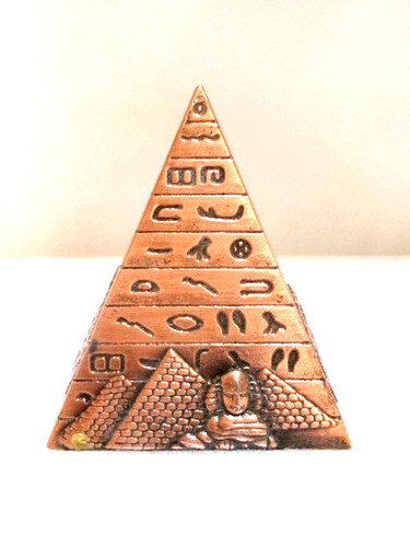 Petite pyramide égyptienne - , en