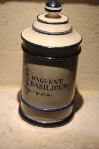 Pot pharmacie ancien en - à,