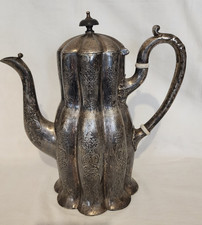 Grande Théière ancienne en Métal Blanc, Décor repoussé, à Nettoyer, sans Poinçon