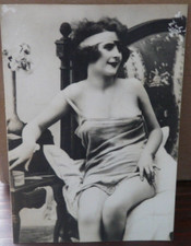 EROTIC PHOTO WITH MODEL FROM THE 1920s