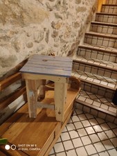 Tabouret en bois cérusé bleu