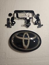 2017 2018 2019 Toyota Highlander Emblem Grille + Radar Cruise Bracket