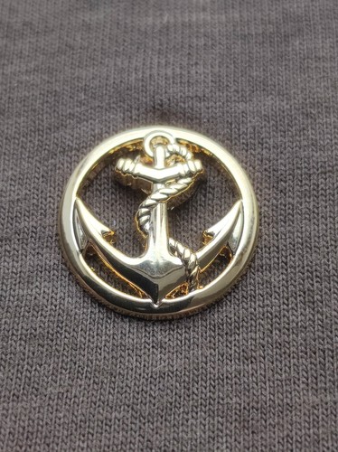 Pin reduction insigne - pin's,