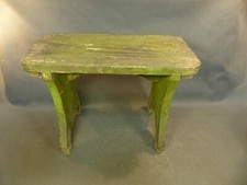 Ancien petit tabouret pour la