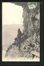 Old postcard Saint-More, Le Pere Leleu sur sa Terrasse 