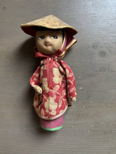 Poupée souvenir asiatique