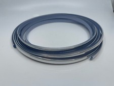 Moulure pare-brise avant bande