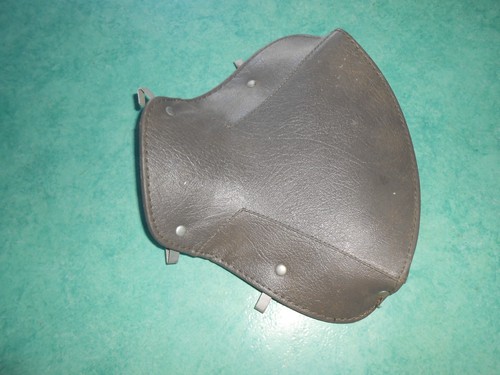Dessus selle gris - de,