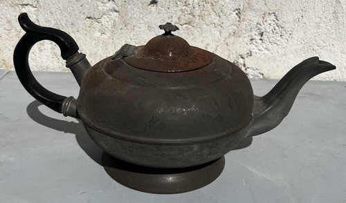 Ancienne bouilloire métal