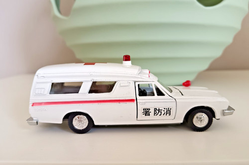 Ambulance yonezawa toys - -,