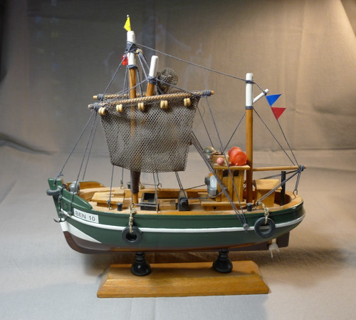 Maquette bateau pêche en - de,