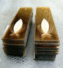  lot de trente quatre plaques