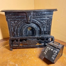 Poupée ancienne , maison, Une