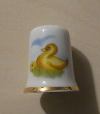 1 dé à coudre en porcelaine
