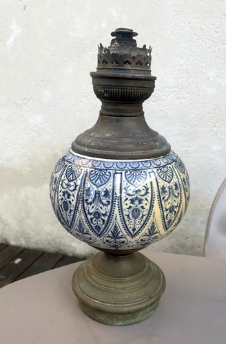Lampe pétrole faience de - à,