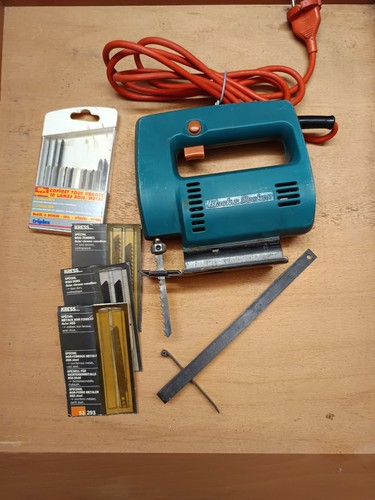 Scie sauteuse filaire d - filaire, b&d