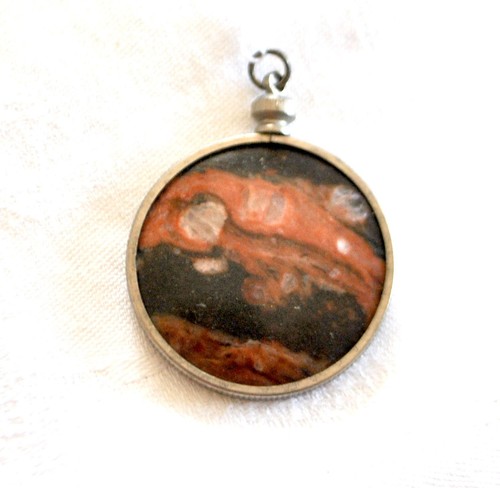 Pendentif médaillon pierre - en,