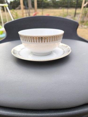 Tasse sous en - tasse,