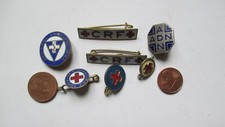 lot 7 petits  insignes anciens obsolètes  Croix rouge, ADN , ambulancier